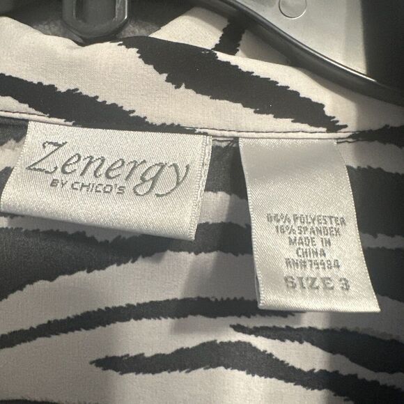 Chico's Zenergy Zebra Jacket Full Zip Stretch Pockets Size 3 (XL) Black White - Picture 2 of 9